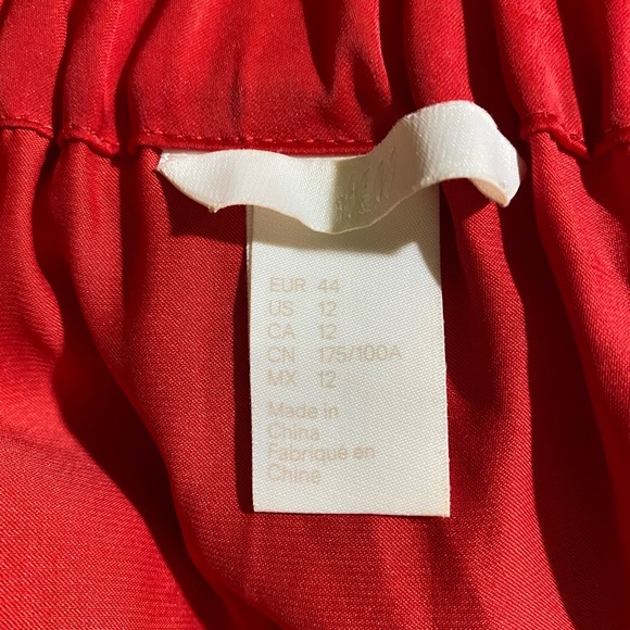 Off the shoulder red long sleeve - Picture 2 of 3